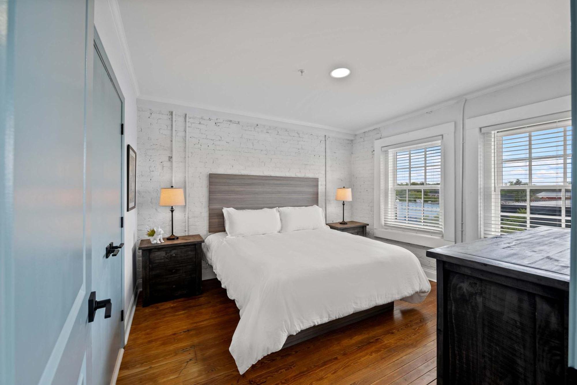 Discover Conway Trendy Downtown Loft Exterior photo
